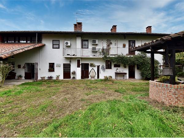 Meravigliosa Tenuta a Nicorvo: Eleganza e Stile