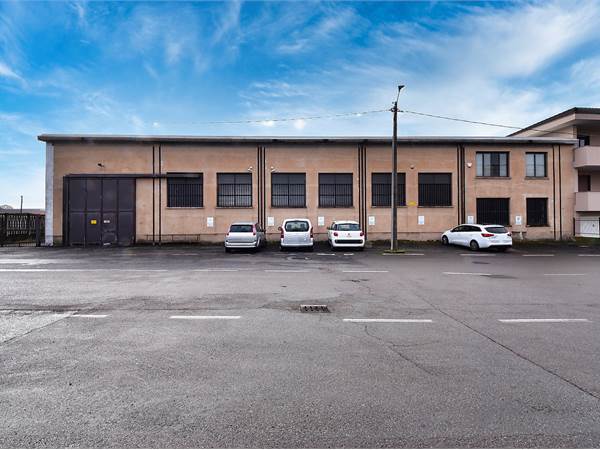 CAPANNONE a Saronno via Beato Angelico 