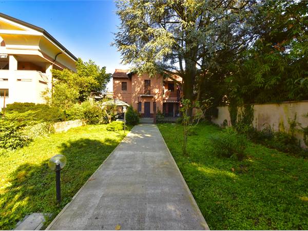 VILLA BIFAMILIARE IN CENTRO CITTA'