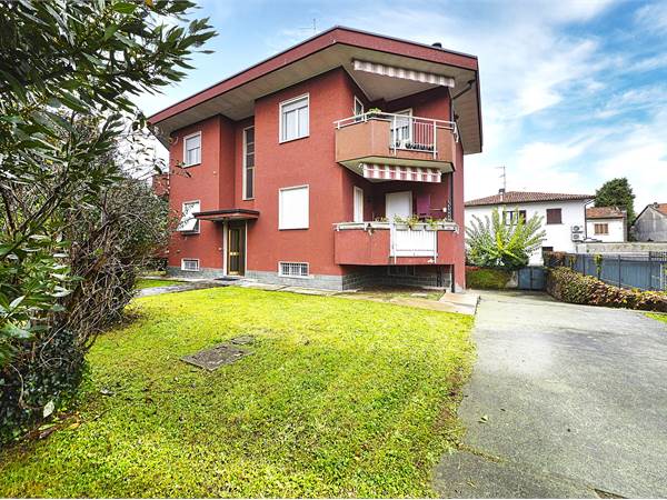 2 LOCALI IN PICCOLA PALAZZINA IMMERSA NEL VERDE A SARONNO