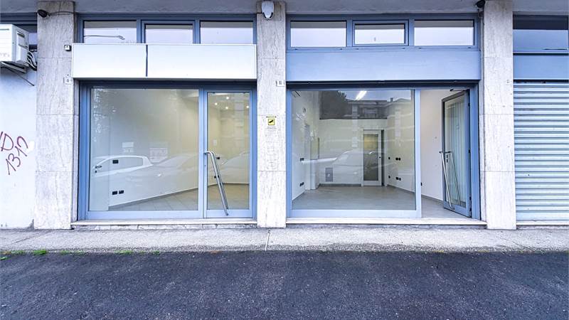SARONNO NEGOZIO con DOPPIA VETRINA subito disponibile!