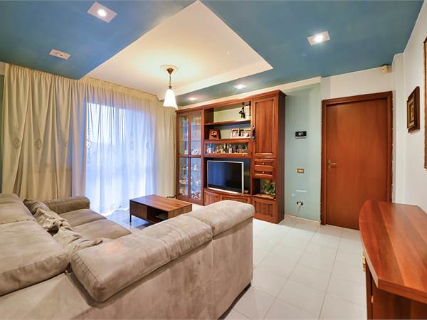 TRILOCALE CON BOX E CANTINA IN ZONA OSPEDALE A BUSTO ARSIZIO