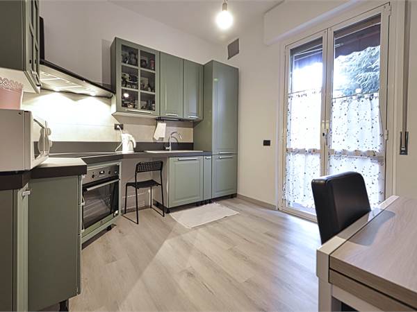 QUADRILOCALE CON BOX DOPPIO VIA PUCCINI 4 ROVELLASCA 