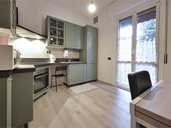 QUADRILOCALE CON BOX DOPPIO VIA PUCCINI ROVELLASCA 