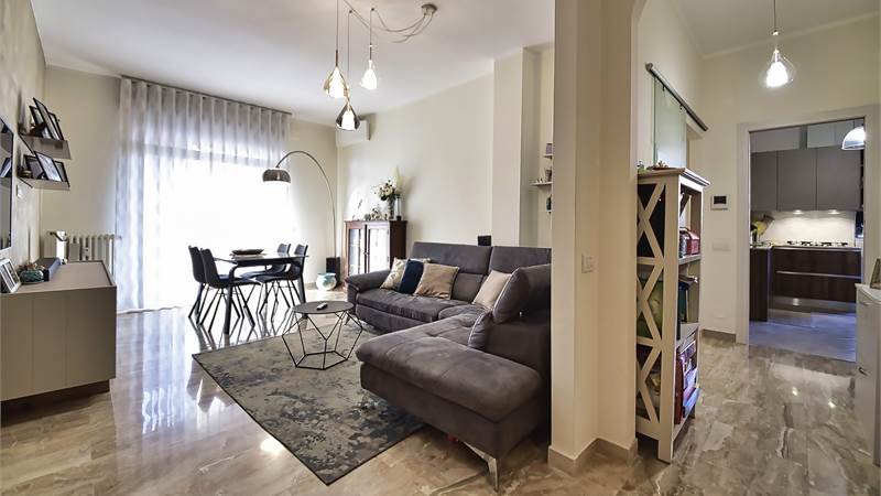 MONZA – LUMINOSO APPARTAMENTO DI 3 LOCALI CON BOX E CANTINA!