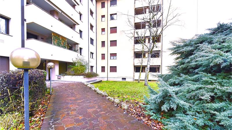 AFFITTO BILOCALE CON TERRAZZO E BOX AUTO - SARONNO