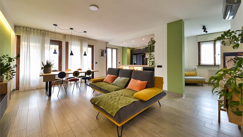 SARONNO - TRILOCALE CON TERRAZZO, BOX AUTO E CANTINA
