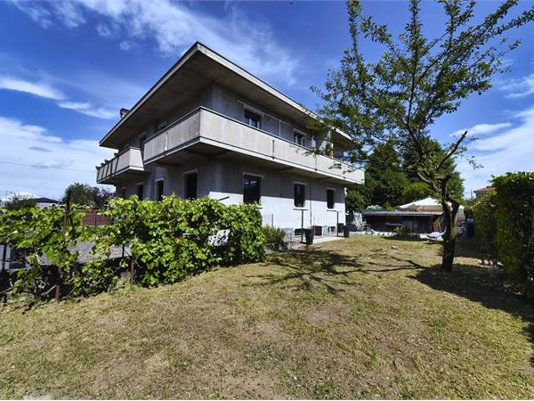 RESCALDINA - 4 LOCALI CON GIARDINO PRIVATO, DOPPI SERVIZI E ZERO SPESE CONDOMINIALI