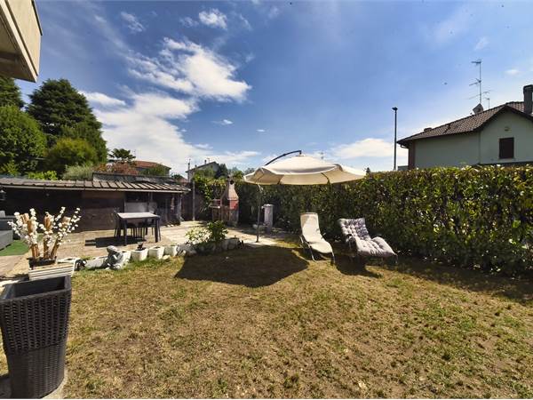 RESCALDINA - 4 LOCALI CON GIARDINO PRIVATO, DOPPI SERVIZI E ZERO SPESE CONDOMINIALI