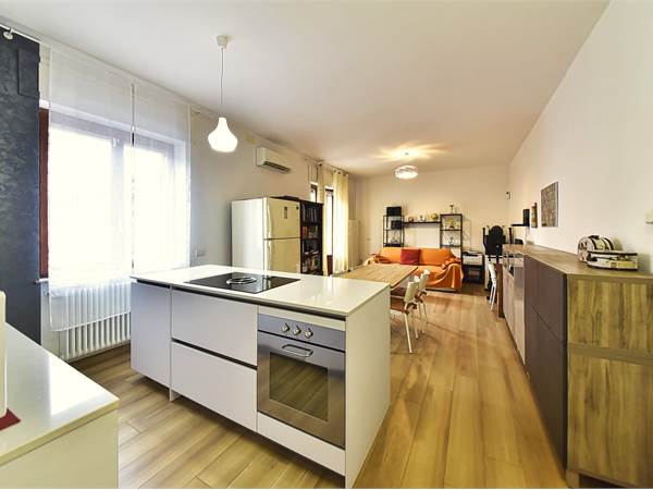 MARNATE - BILOCALE CON DOPPIO BALCONE, BOX E CANTINA