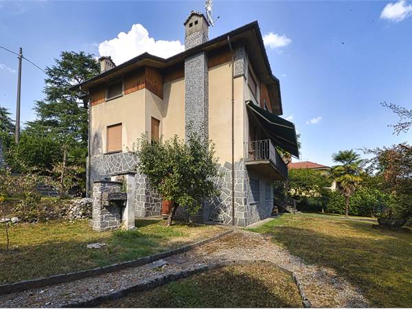 GAVIRATE - VILLA SINGOLA INDIPENDENTE CON BOX, TAVERNA E GIARDINO PRIVATO