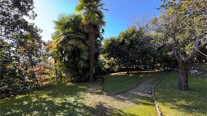 GAVIRATE - VILLA SINGOLA INDIPENDENTE CON BOX, TAVERNA E GIARDINO PRIVATO