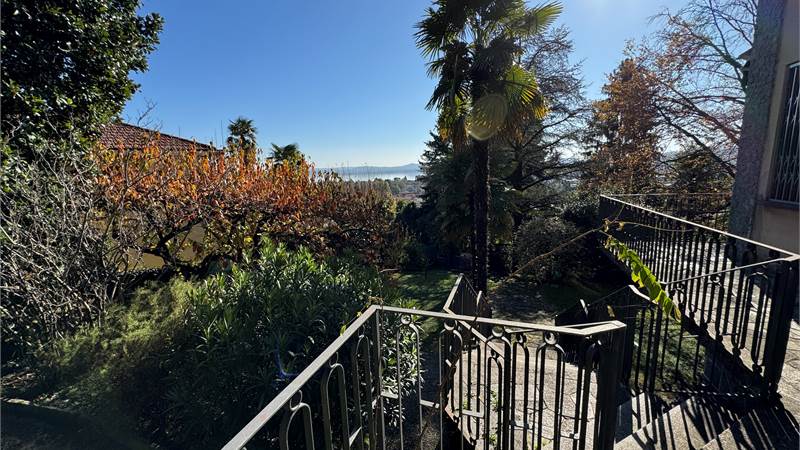 GAVIRATE - VILLA SINGOLA INDIPENDENTE CON BOX, TAVERNA E GIARDINO PRIVATO