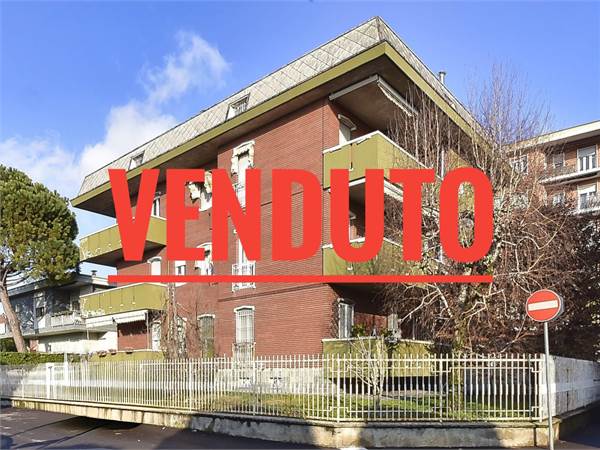 SOLUZIONE COMODA IN PICCOLA PALAZZINA!