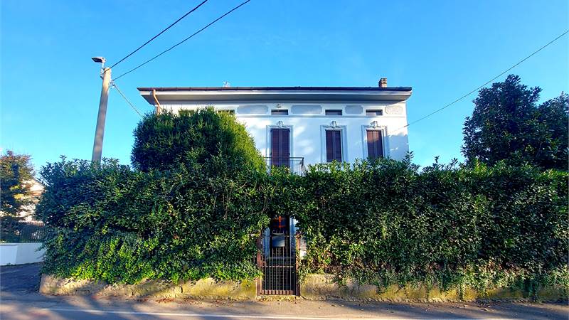 Eleganza e Tranquillità in Una Villa Signorile