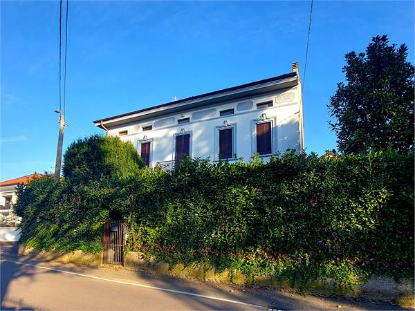 Eleganza e Tranquillità in Una Villa Signorile