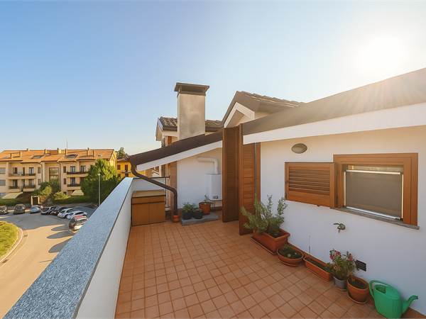 Luce, privacy e comfort: il tuo rifugio ideale ti aspetta!