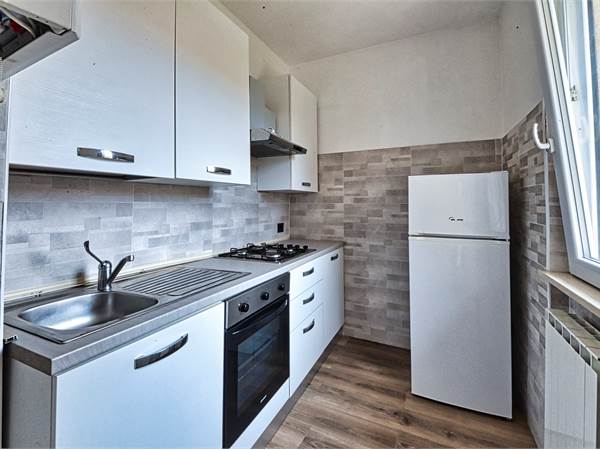 Luminoso Bilocale Ristrutturato nel Cuore di Lonate Ceppino