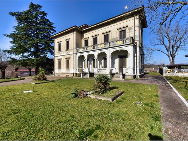Villa d’altri tempi tra storia e charme: un sogno da riportare alla luce