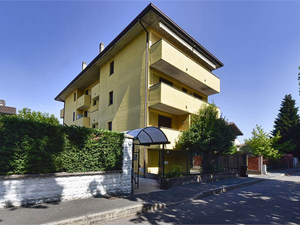 Monolocale con Box e 2 balconi - Zona Ospedale Nuovo