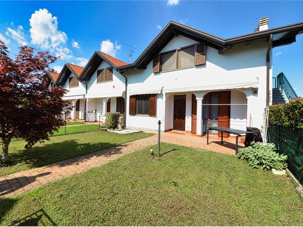 Il Tuo Spazio di Libertà: Appartamento in Villa con Giardino Privato e Taverna