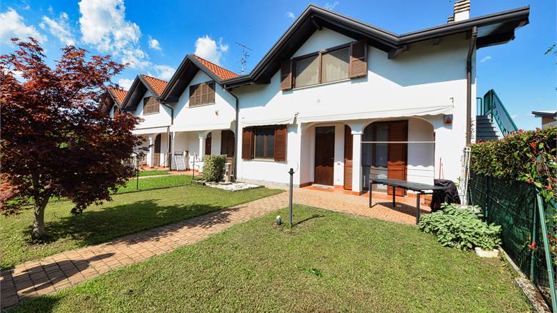 Il Tuo Spazio di Libertà: Appartamento in Villa con Giardino Privato e Taverna