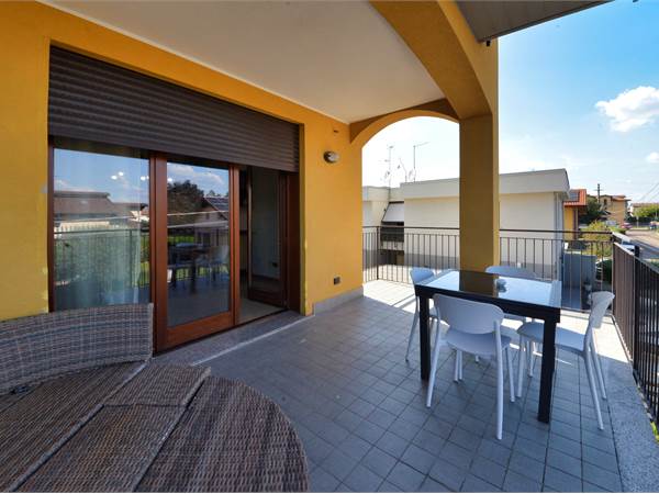 Trilocale con Terrazzo... La Tua Nuova Casa a Cislago!