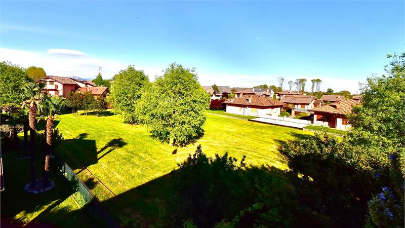 ATTICO con Terrazzo panoramico, ampi spazi e tranquillità a due passi dalla stazione