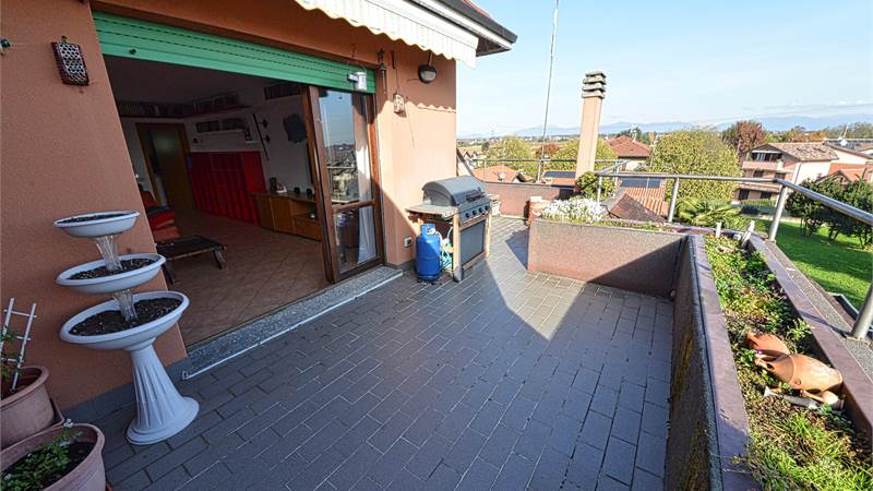 ATTICO con Terrazzo panoramico, ampi spazi e tranquillità a due passi dalla stazione