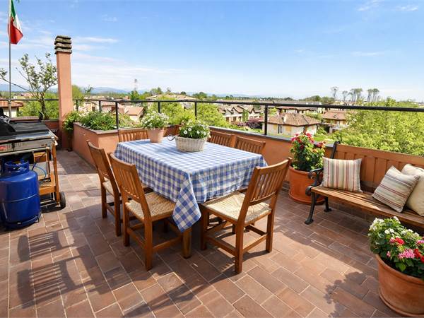  ATTICO con Terrazzo panoramico, ampi spazi e tranquillità a due passi dalla stazione