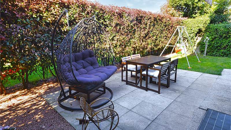 Pronto da vivere: trilocale con giardino e splendida taverna!