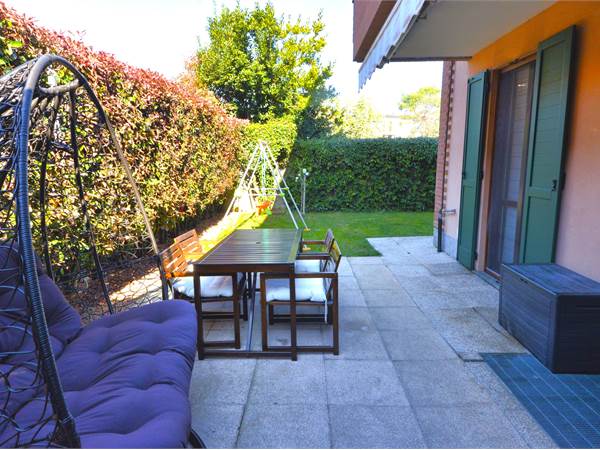 Pronto da vivere: trilocale con giardino e splendida taverna!