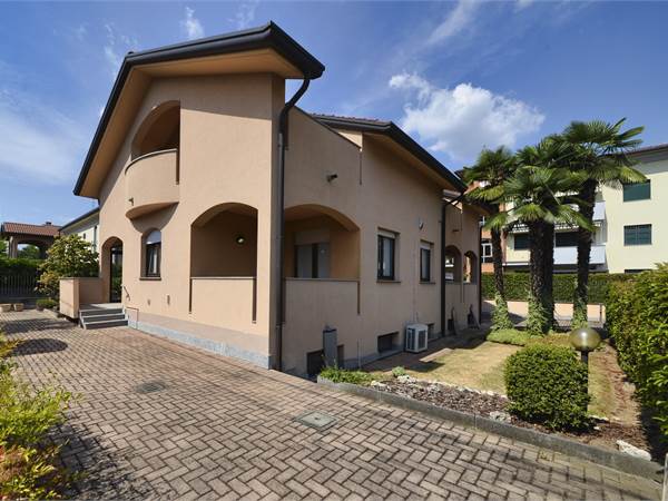 L’Esclusività di una Villa Singola, la Strategia di una Posizione Invidiabile.