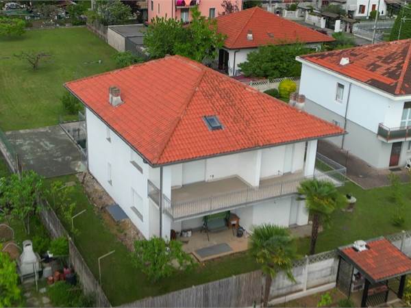 Riservatezza e Ampi Spazi in una zona ricercata 