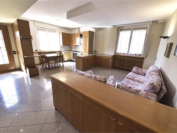 Indipendenza, spazio e tranquillità: bilocale in villa a Cislago