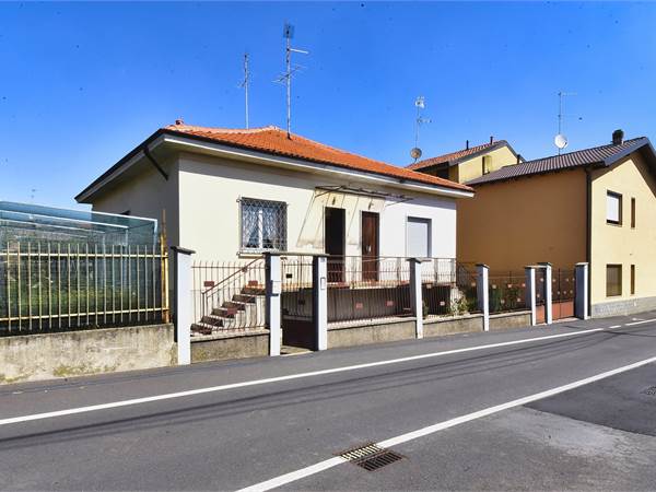 Indipendenza, spazio e tranquillità: bilocale in villa a Cislago